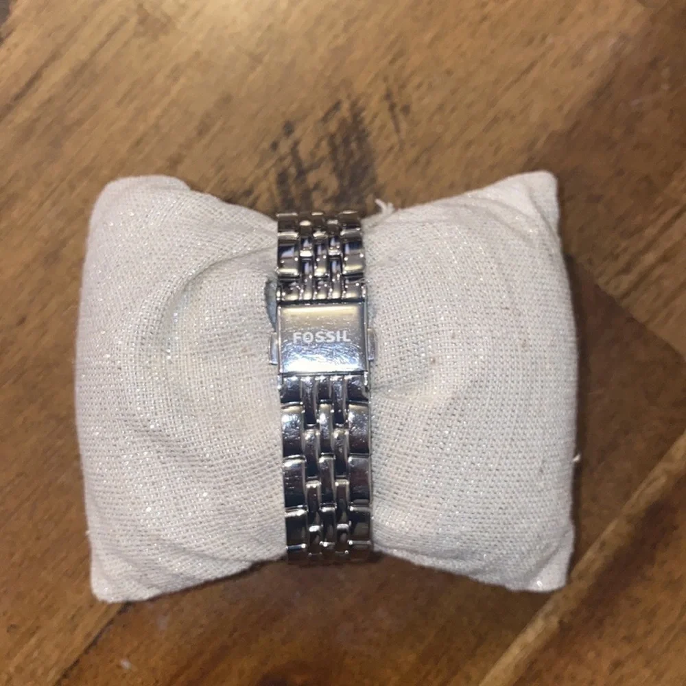 Women’s Fossil Watch - Picture 4 of 4
